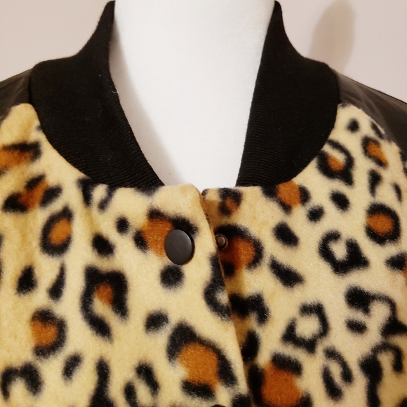 FUZZY LEOPARD BOMBER JACKET - Picture 2 of 8